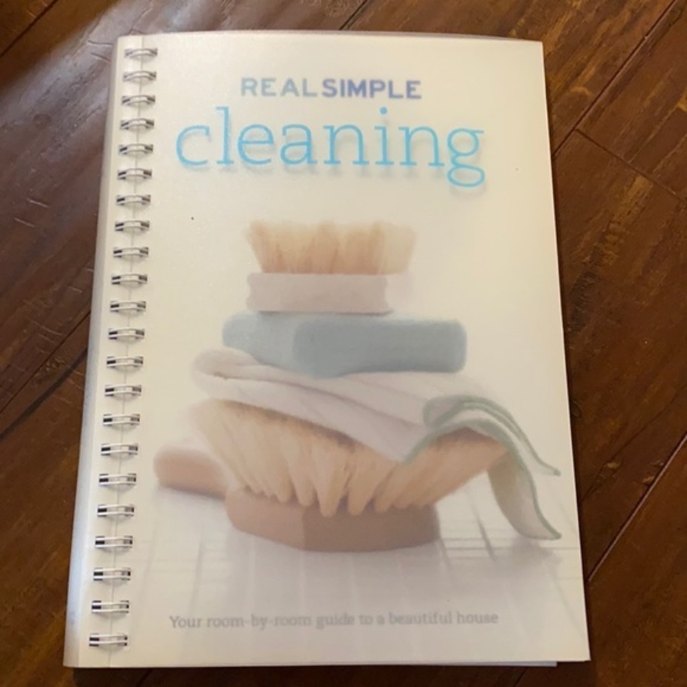 Real Simple: Cleaning‎ spiral bound book